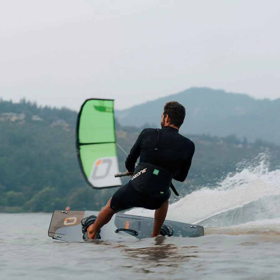 Ozone Catalyst V4 Freeride Kite Discounts Apply ! 6 Ozone Catalyst V4 Freeride Kite Discounts Apply ! - Image 4