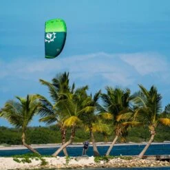 Slingshot UFO V2 Limited Edition Green Zero Strut Foil Kite - 30% Off Discounts Apply ! -Roxy Store slingshot 2023 ufo v2 limited edition green size 3